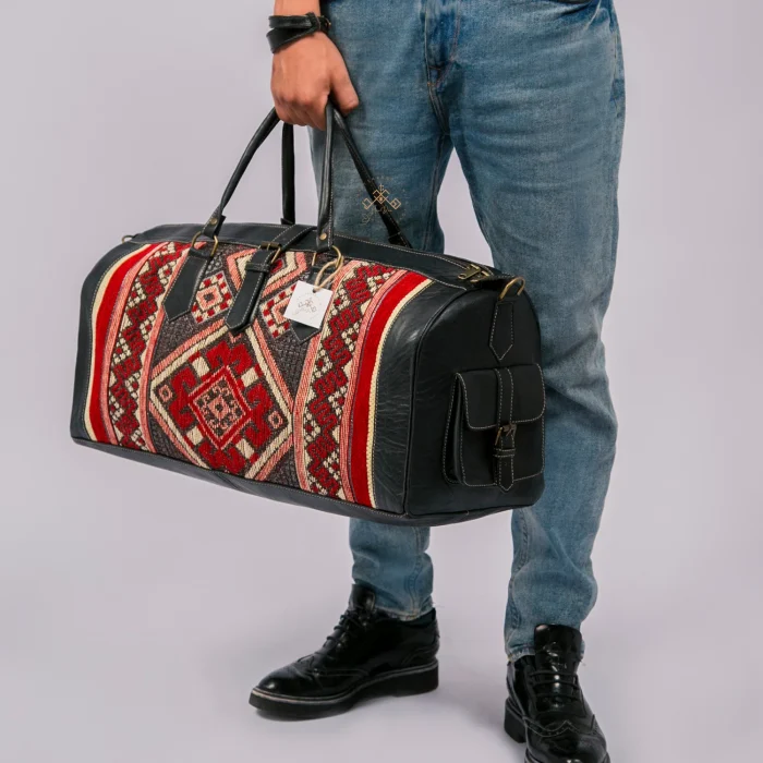 Red carpet large leather travel bag - Image 4