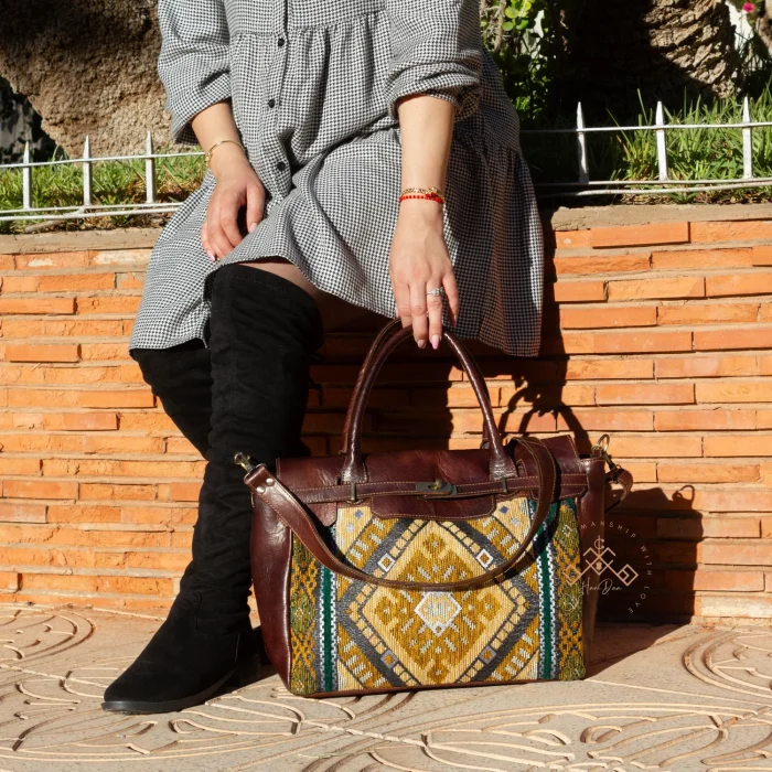 Stylish Carpet Leather Handbag for Women - Image 4