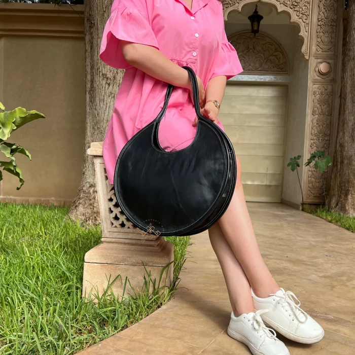 Black Stylish Circle Leather Handbag for Modern Women - Image 3