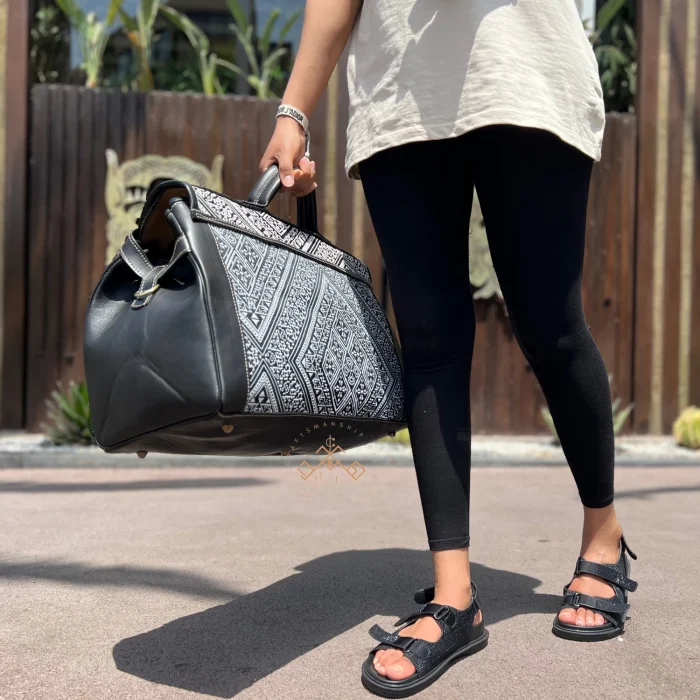 handmade black leather Carpet travel bag - Image 7
