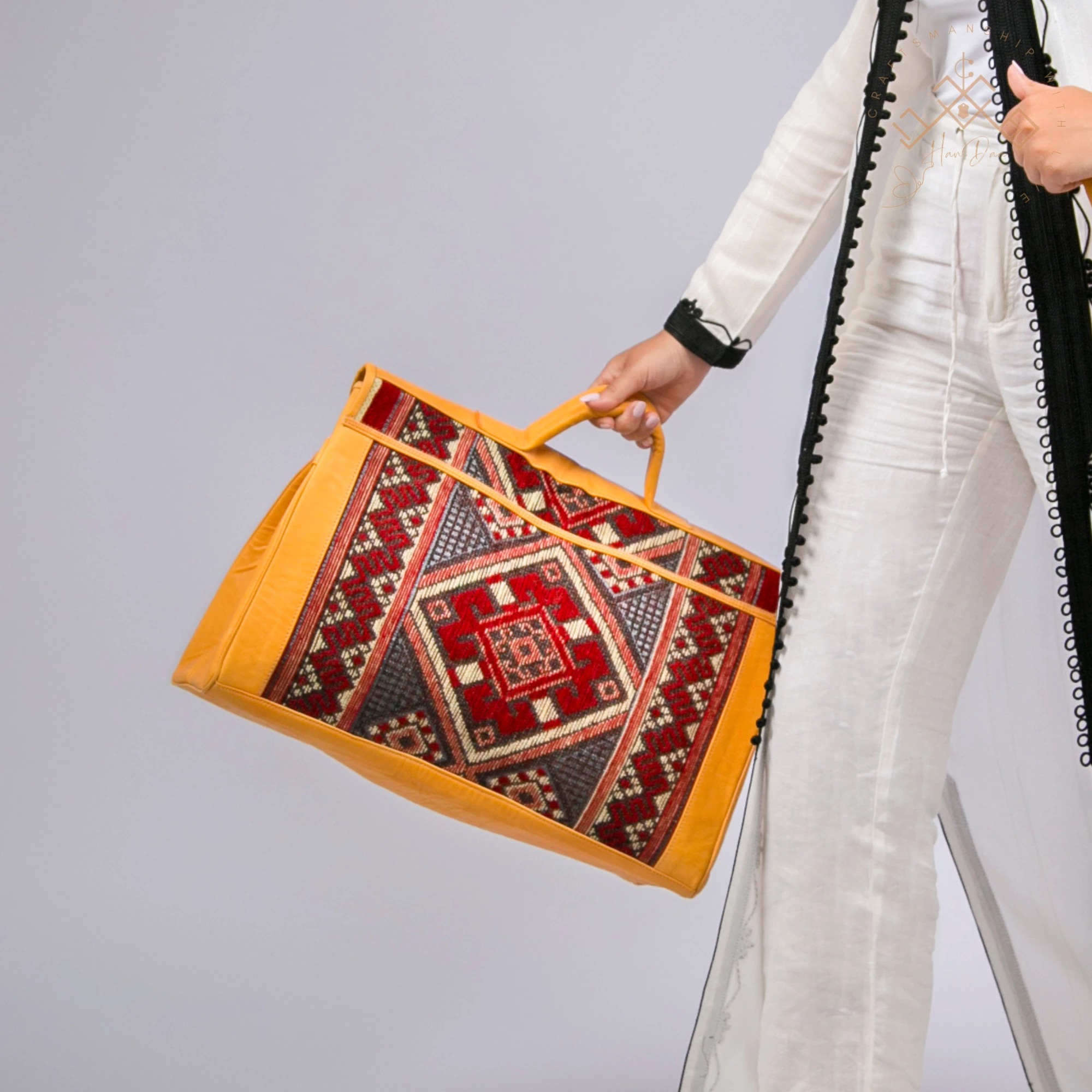 Luxury Havan Leather Duffel - Red Kilim Travel Bag - Image 3