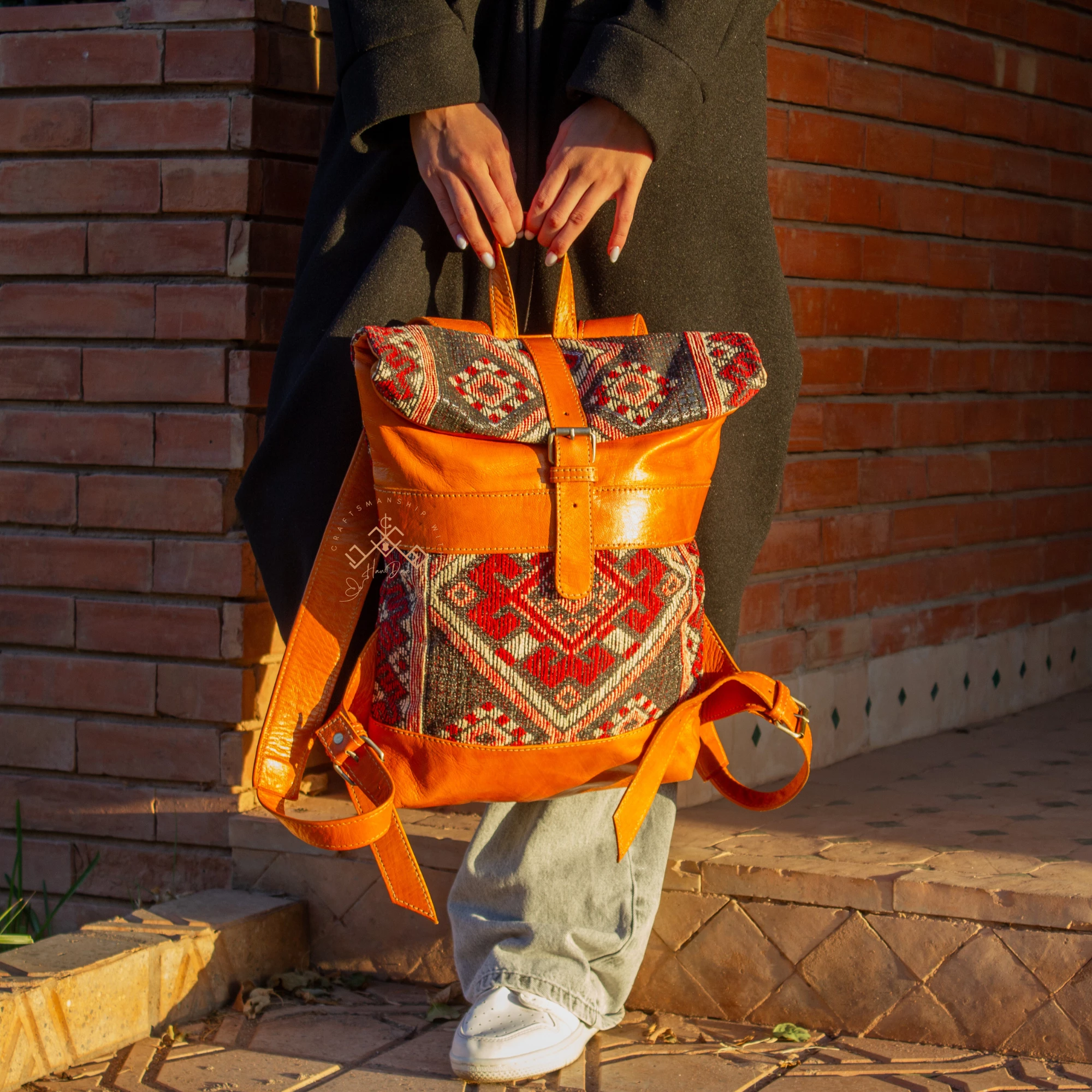 Havan Roll Top Leather Backpack With Red Kilim - Image 10