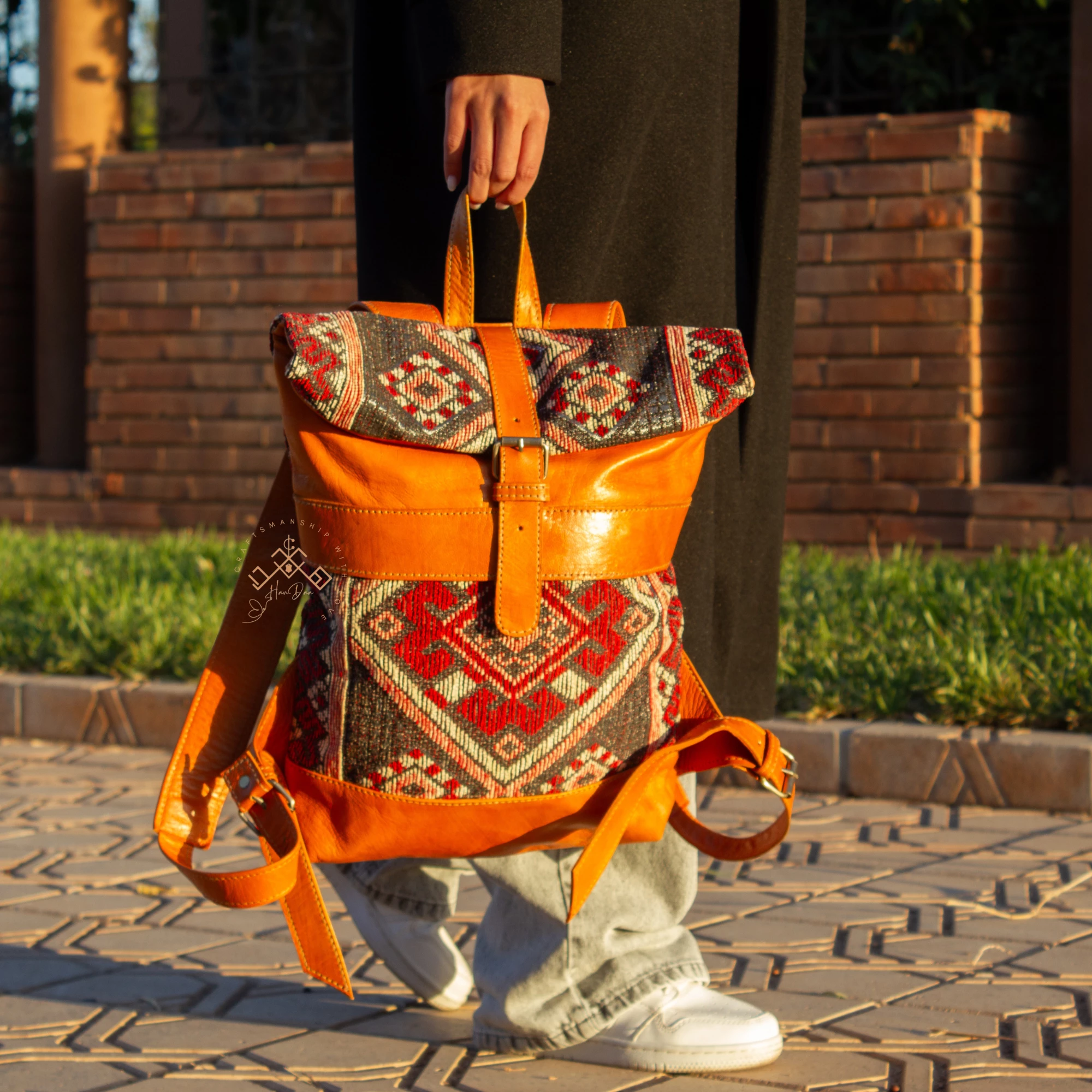 Havan Roll Top Leather Backpack With Red Kilim - Image 9