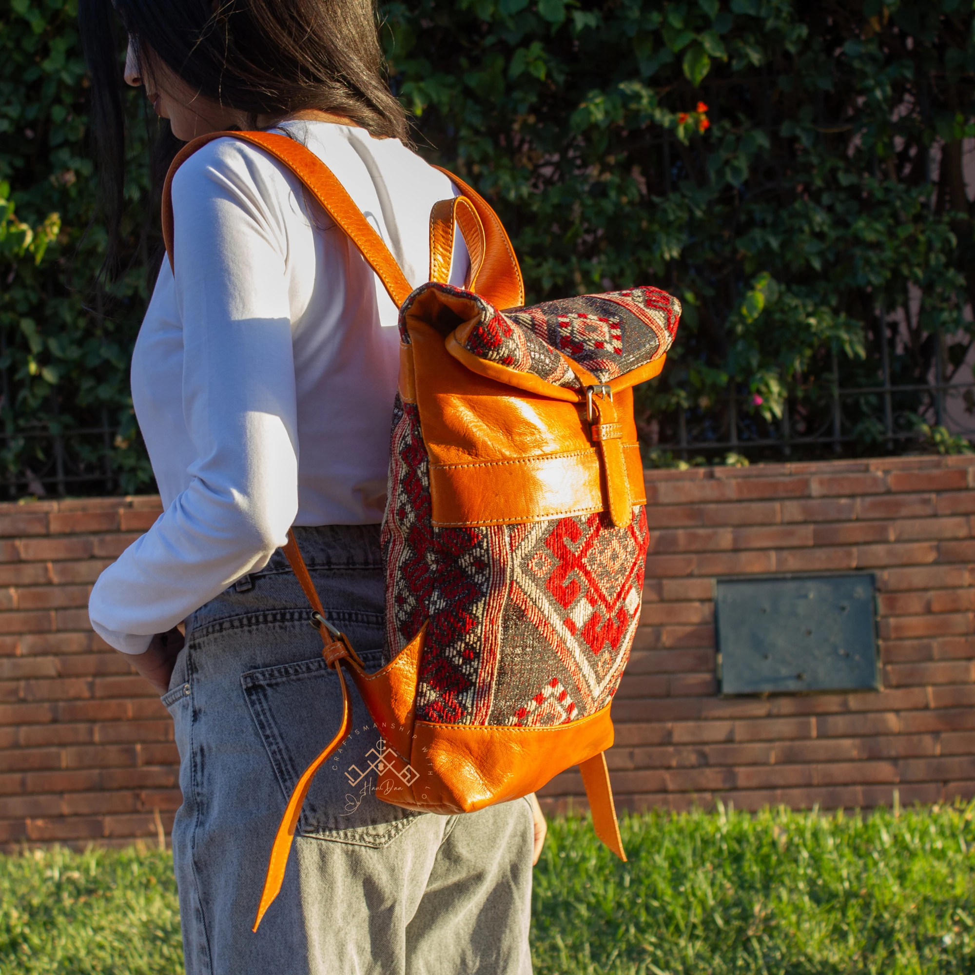 Havan Roll Top Leather Backpack With Red Kilim - Image 6