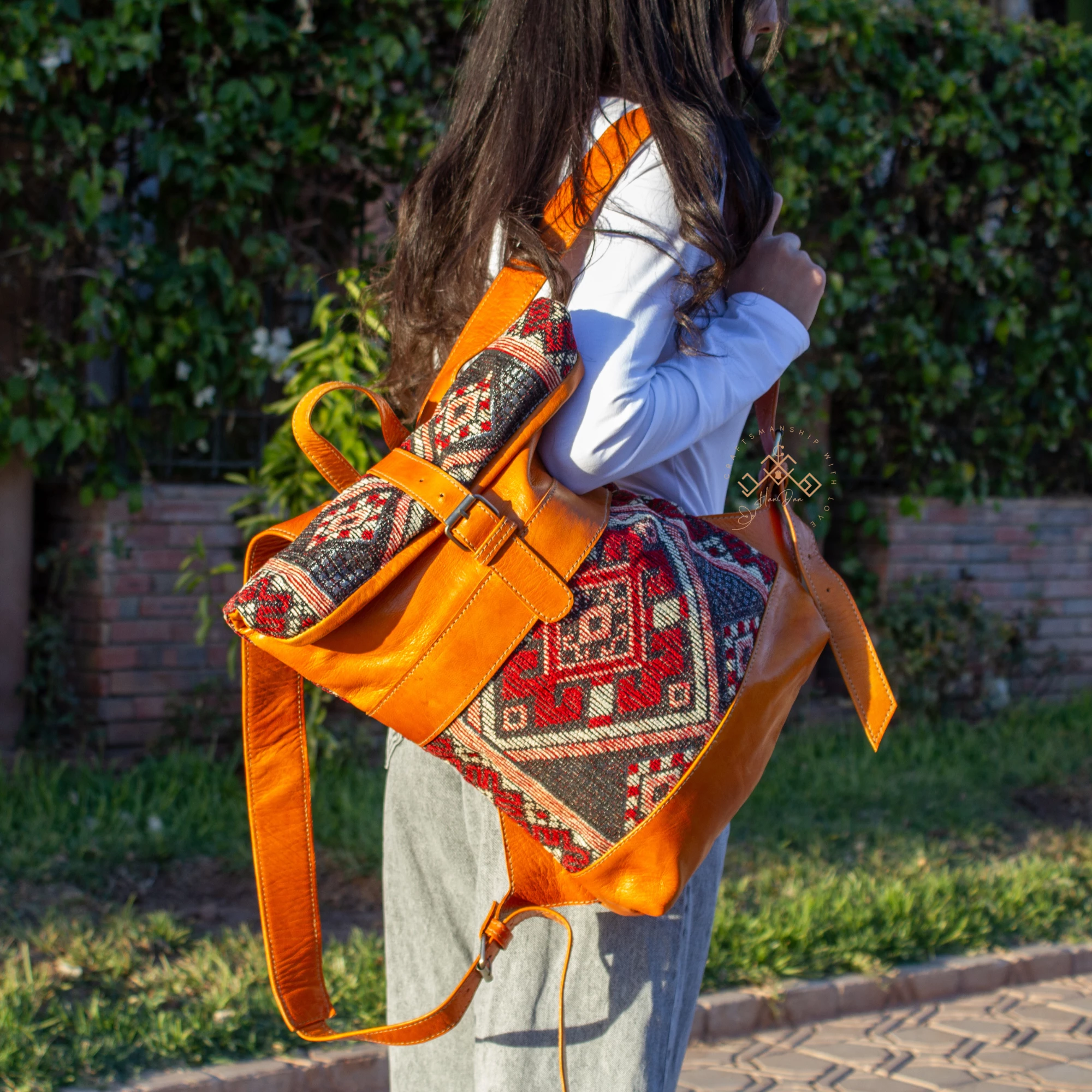 Havan Roll Top Leather Backpack With Red Kilim - Image 4
